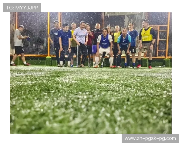 足球雨战决胜时刻雨天赛场战术部署要诀